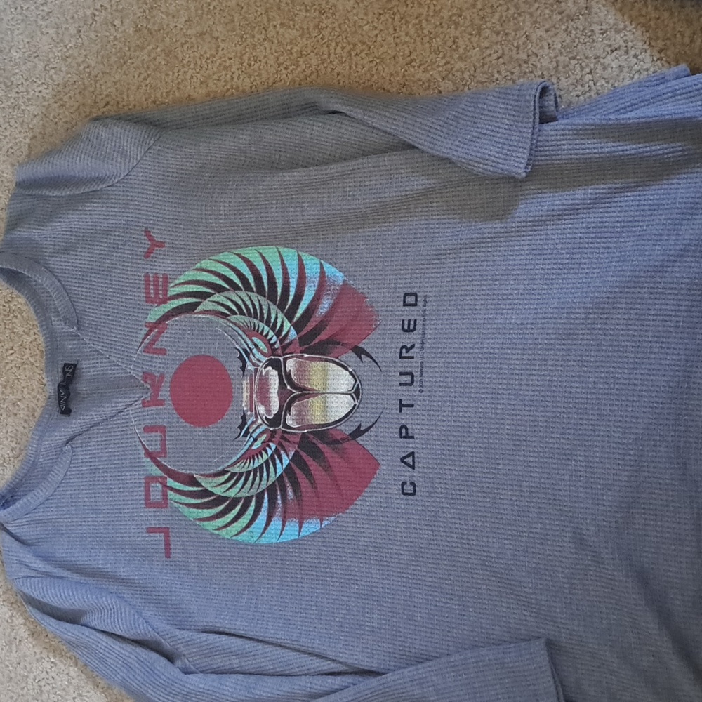 Torrid vinylcons Journey t-shirt.